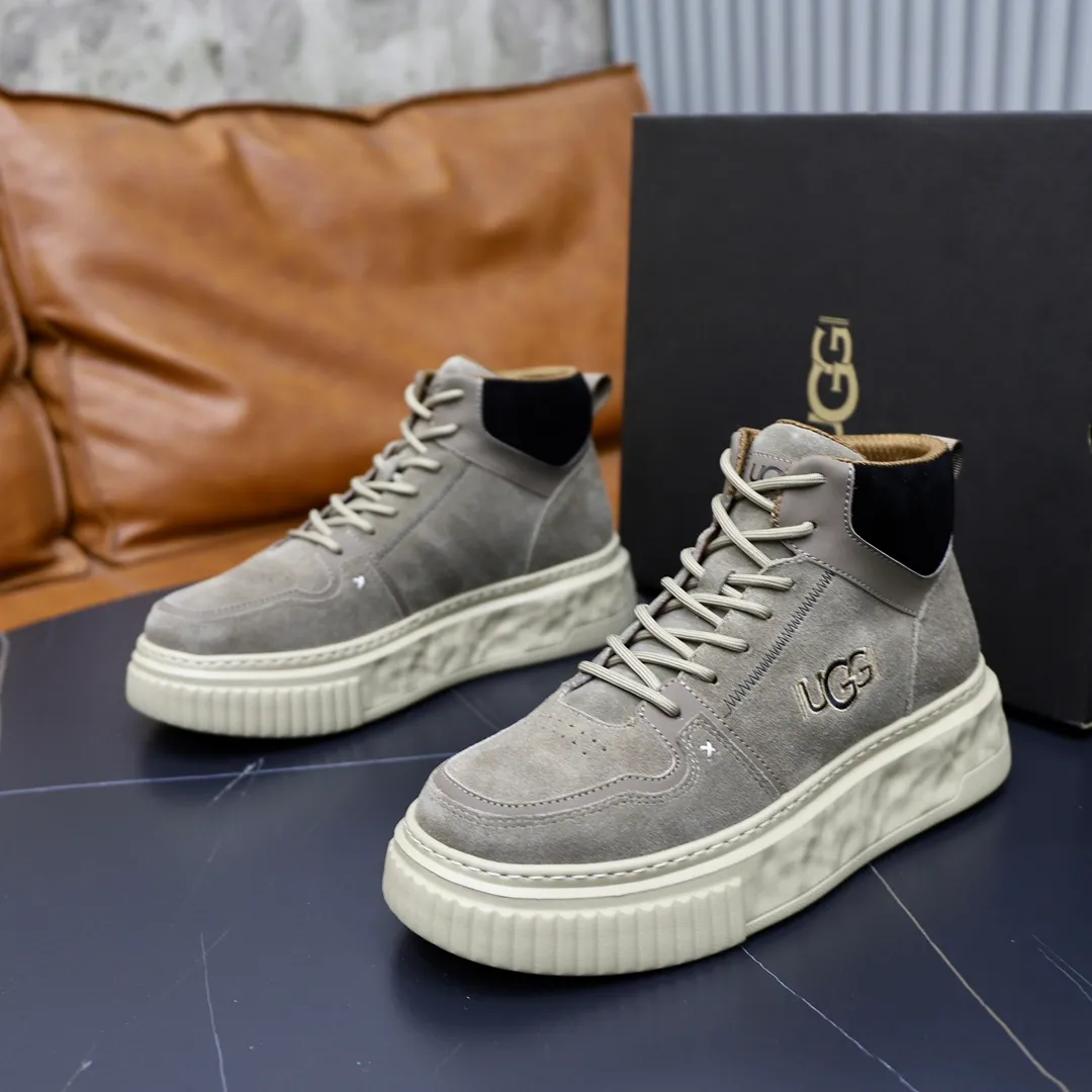 Ex-factory price: 620💰Thick wool imported from Australia Brand: UGG genuine purchase Size: 39-44 Grade: Official website 1:1 Material: First layer of genuine leather waterproof and antifreeze upper Real wool lining Original non-slip soft wear-resistant outsole Style category: Men's casual shoes Trendy style Comfortable on the feet Color: Official website color synchronization
